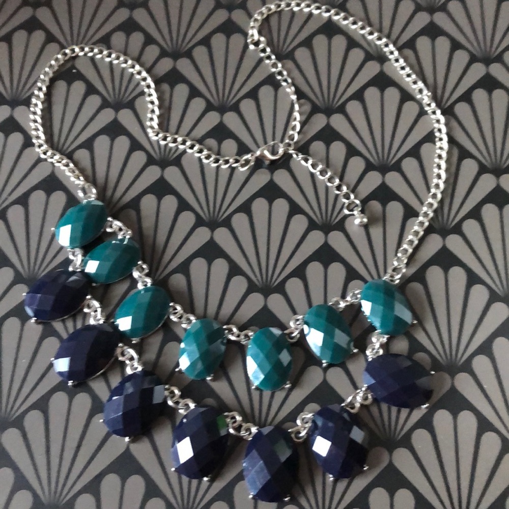 🆕 NWOT green & navy silver necklace !!!